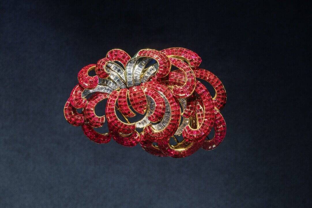 アール・デコの邸宅とヴァン クリーフ＆アーペルのジュエリーが奏でる